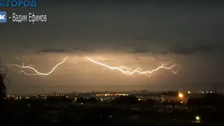 Видео вчерашней молнии в Рязани опубликовано в соцсетях