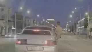 Рязанские гаишники вычислили катавшего пассажира вне салона водителя