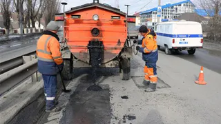 Дороги в Брянске спасают точечным ремонтом