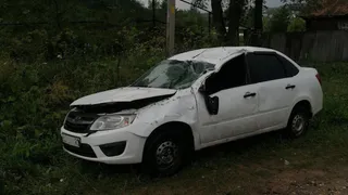 В Чувашии на скорости опрокинулась легковушка, водителя без сознания увезли в больницу