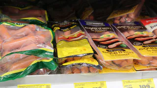 "Не берите даже по акции": Роскачество назвало сосиски, которые лучше не брать