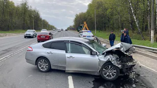Во Владимире легковушка столкнулась с экскаватором