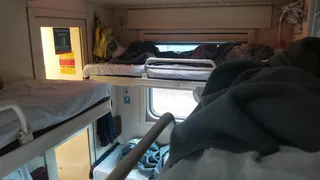 «Здесь все общее, ваша нижняя полка вам не принадлежит»: в белорусских поездах свои правила