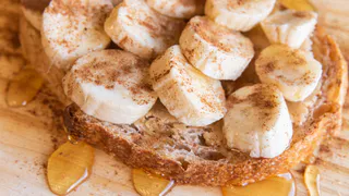 Если дома есть творог и батон — делаю это на завтрак вместо ватрушек — дети и муж уплетают за обе щёки