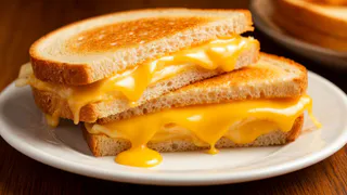 Ученые объявили самый полезный сыр — не адыгейский, не моцарелла и в четыре раза полезнее пармезана