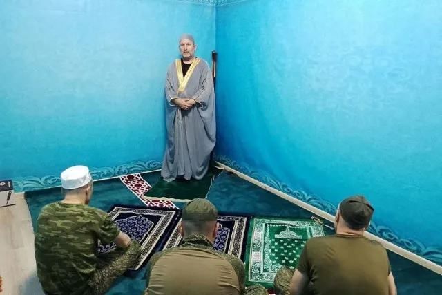 Имам из Чистополя совершает службы в полевой мечети в зоне СВО