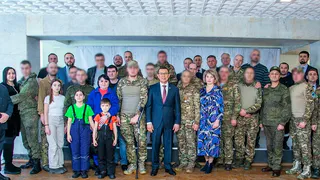 В преддверии Дня защитника Отечества мэр Нижнекамска встретился с военнослужащими