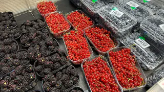 Эта ягода — самая вредная: а мы едим ее покупаем как деликатес, еще и детей заставляем есть