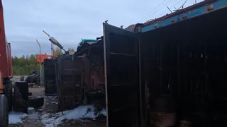 В Усинске пожарные потушили возгорание контейнера