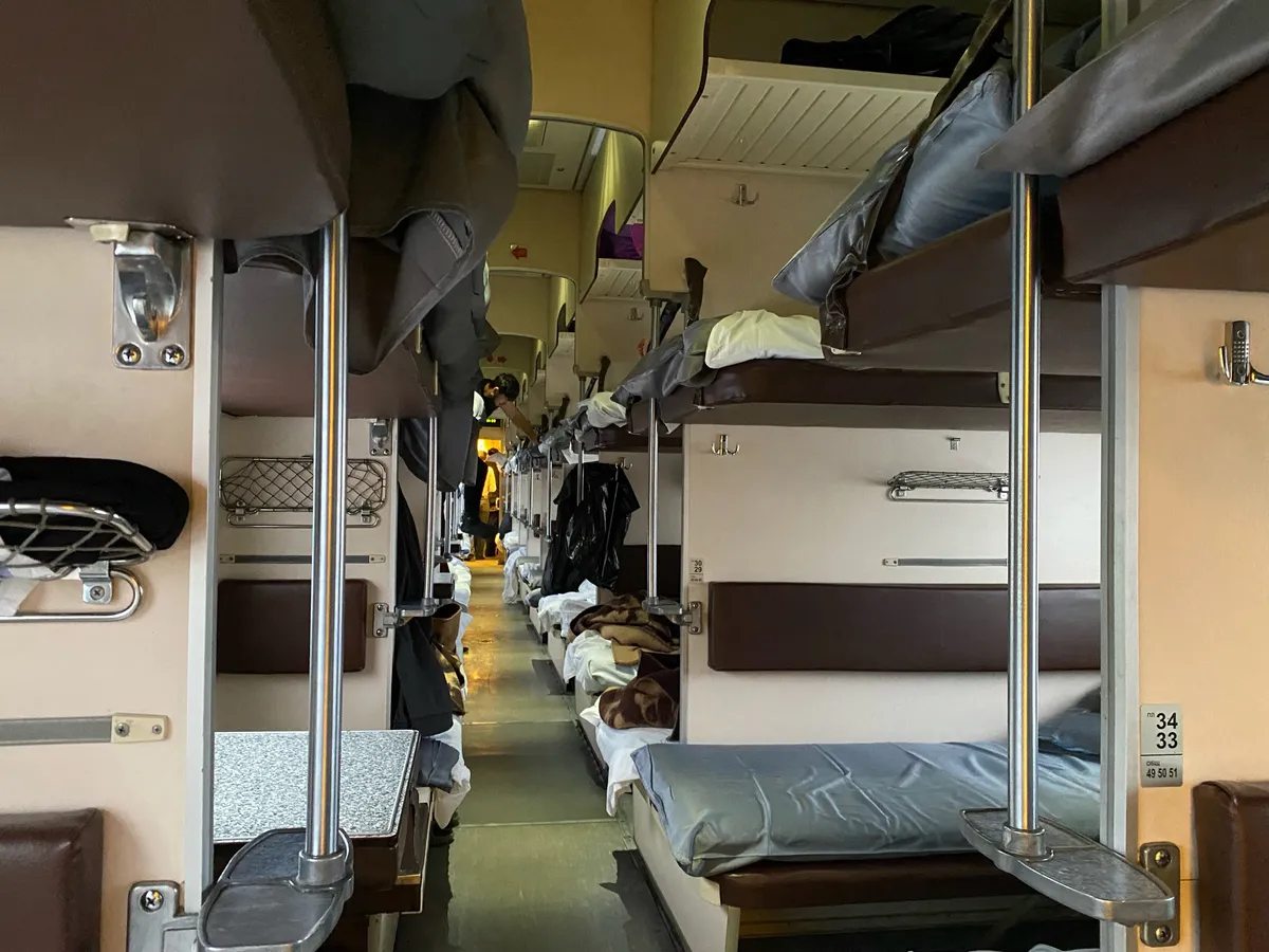 «Даже бесплатно в таком не поеду»: туристы объяснили, что не так в вагонах СВ — плацкарт покажется раем