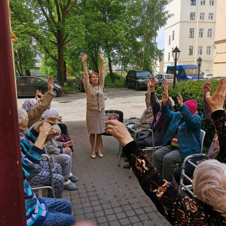 Где лучше пожилому человеку? Дома или в пансионате для пожилых?