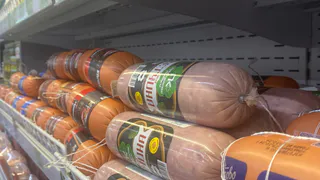 100% чистое мясо и 0% подделки: в Роскачестве назвали лучшую колбасу — хороша и на бутерброд, и на оливье