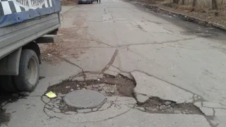 "Как на танкодроме" - рязанец пожаловался на убитую дорогу на улице Новаторов