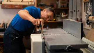 На заводе «Электроприбор» произошел несчастный случай со штамповщиком