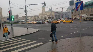 Шаг на «зебру» - теперь не обязательно: когда водитель обязан уступить пешеходу и что ответить инспектору ГИБДД