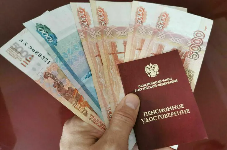 Будущие пенсионеры продолжают стремительно терять свои накопления