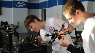 Студенты из Гусь-Хрустального выиграли кубок Губернатора Владимирской области по дрон-рейсингу