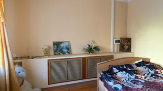 Выбросила засохший букет — и будто открыла окно: почему старые вещи тихо забирают нашу энергию