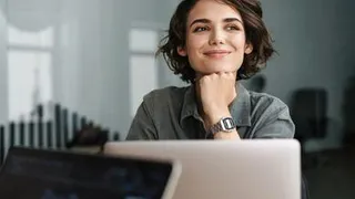 По пятницам россияне будут работать до обеда