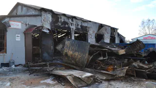 Появились фото с места пожара в техцентре в Ряжске