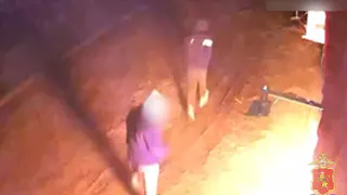 В Муромском районе недовольные продажей спиртного молодые люди устроили поджог магазина