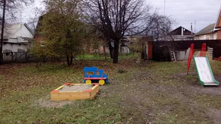В Рыбном установили новую детскую площадку...Но она перекрыла проезд к частному дому