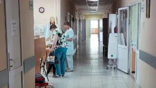 Во Владимирской области врач поставил пациентке с травмой колена неправильный диагноз и лечил водочным компрессом