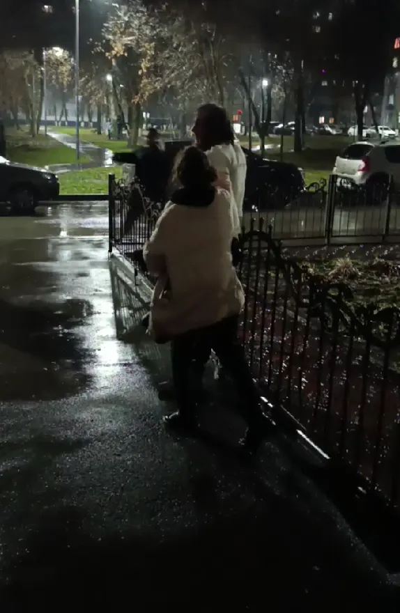 В Набережных Челнах мужчина бросался камнями в прохожих