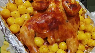 Этот рецепт курицы по-венгерски стал моим фаворитом — нежная, с ароматной корочкой, просто объедение, самое то на Новый год