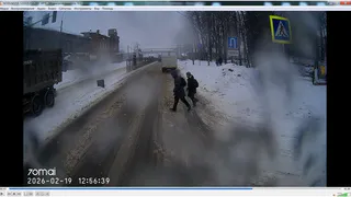 В Петушках КАМАЗ столкнулся с фурой и сбил двух подростков на переходе