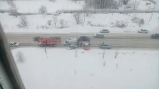 Зажало в машине: очередное ДТП на заснеженной дороге