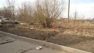 Жалоба от читателя: в Рязани под сугробами притаились горы мусора