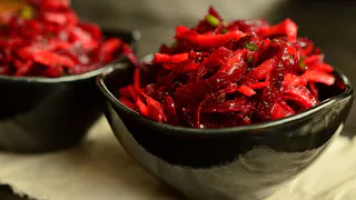 Полезнее "Шубы": Этот салат со свёклой вы будете готовить через день