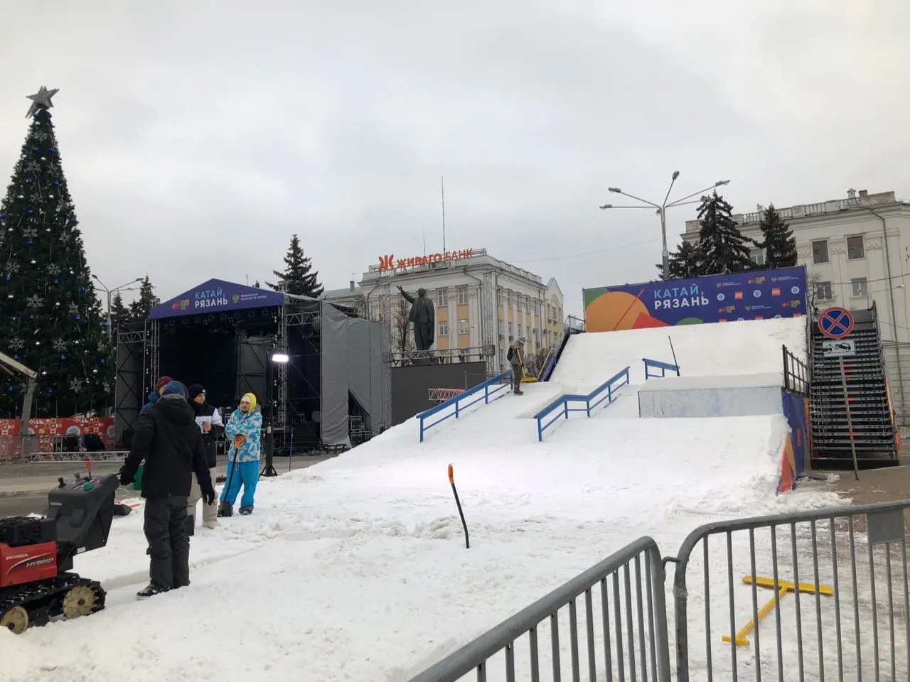 Новогодний график выходных и рабочих дней могут изменить из-за обстановки в стране