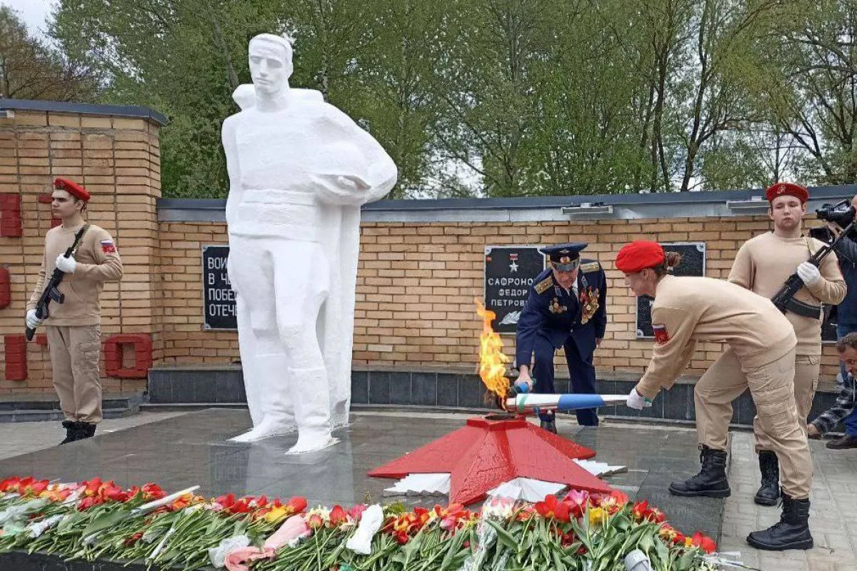 В поселке Красная Горбатка состоялось торжественное зажжение Вечного огня