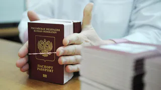 Загранпаспорта нового образца в очередной раз подорожают