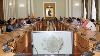 "Жители не должны страдать от того, что УК не в силах взять на себя обязательства" - в мэрии обсудили подготовку к отопительному сезону