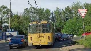 Троллейбус и иномарка: ДТП в Дягилеве