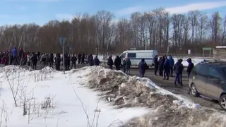 В Коломне местные жители перекрыли дорогу мусоровозам из Москвы