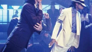 В Брянске сфотографировали светофор-подражатель Майкла Джексона