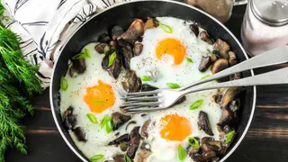 Грибы в яичнице – оторваться невозможно