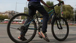 В Пензе ищут свидетелей аварии, в которой велосипедист сбил 8-летнего мальчика