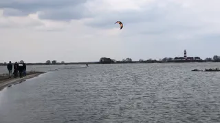 Окское море: у Шумаши народ занимается кайтсёрфингом