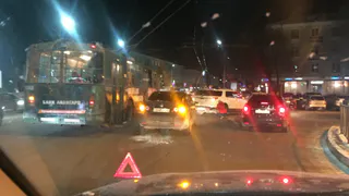 На въезде к Виктория Плаза небольшое ДТП, грозящее большой пробкой