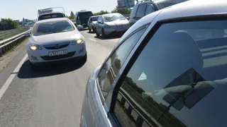 Из-за ездоков по обочине скорая застряла на Солотчинском мосту