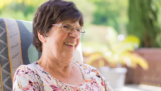 С этим средством дивный блеск волос без усилий и седины обеспечен