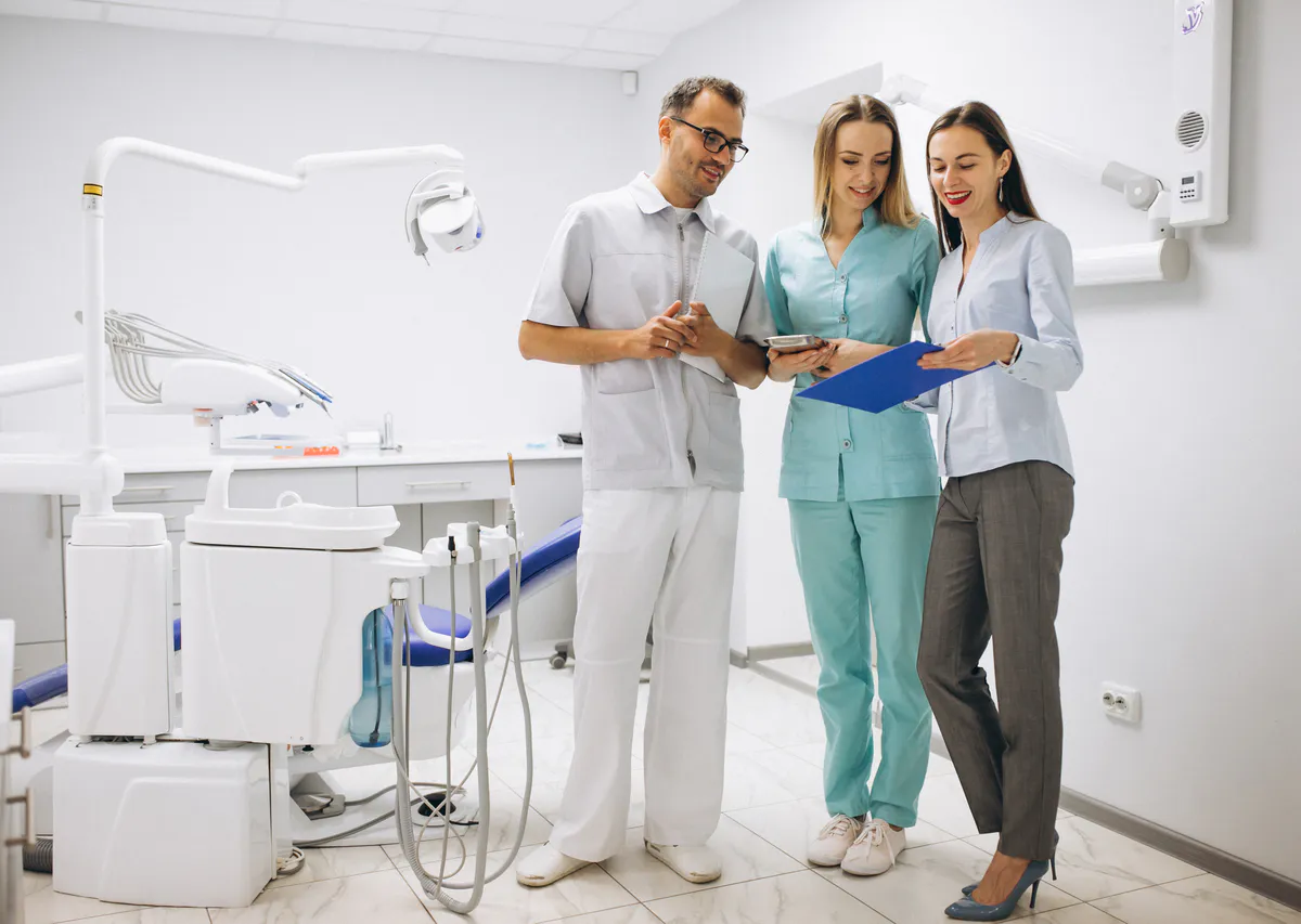 Ученые выявили неожиданную связь: как чистка зубов влияет на здоровье печени?