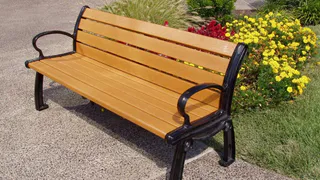 Нижнекамка просит установить скамейки и остановки