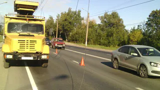 Оборванные троллейбусные провода повредили автомобиль в Дягилево