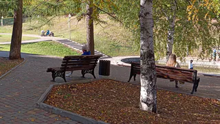 В Казани неизвестные разрисовали фонтан и скамейки